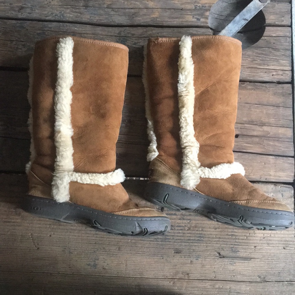 Genuine Gently Used Ugg Boots, 7W Really 8/8.5
